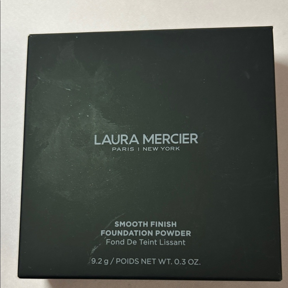 Laura Mercier Smooth Finish Foundation Powder - Dark Gray